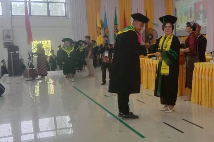 640 Mahasiswa USI Wisuda, dr Sarintan; Terapkan Ilmu Untuk Kontribusi Positif
