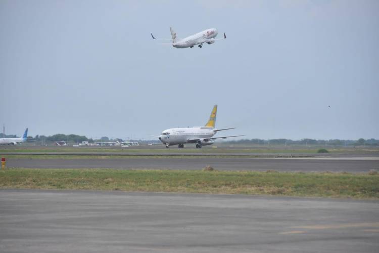 Pesawat Boeing 737-200 dari Skadron Udara 5 Deteksi Pesawat Asing Memasuki Wilayah Udara Indonesia