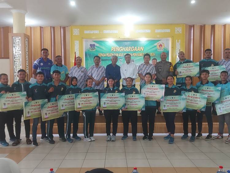 KONI Tebing Tinggi Serahkan Penghargaan Kepada Pelatih dan Atlit Pelatda PON 2024