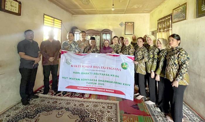 Sambut HBA dan HUT IAD, Kejari Tapsel Santuni Purna Adhyaksa