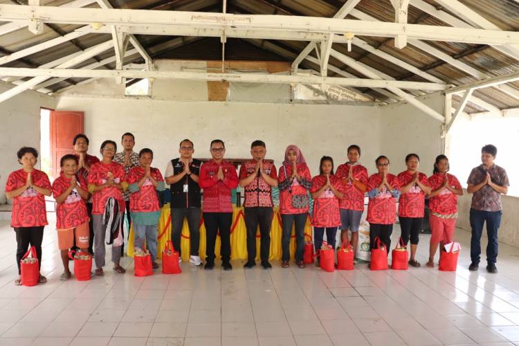 Pemkab Toba Serahkan Bantuan Beras Cadangan Pemerintah kepada Masyarakat Siantar Narumonda