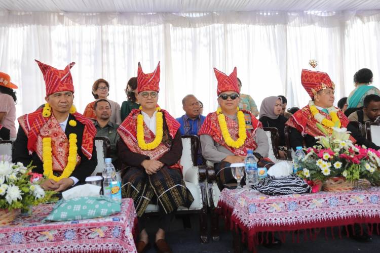Meriah !!! Kapolda Sumut Kagum saat Hadir pada Festival Bunga dan Buah di Berastagi