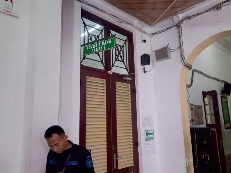 Susanti Tekan Tombol Hadiah Utama Simpedes BRI Semester II Tahun 2023 dan KPR Expo