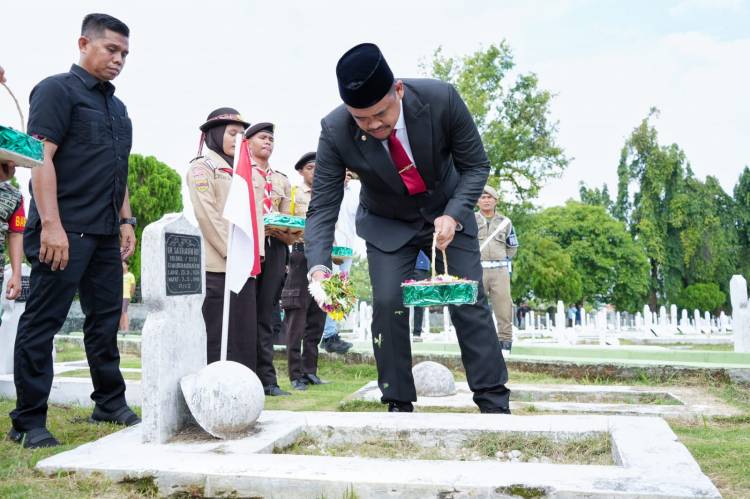 Wali Kota Medan Ziarahi Makam Mantan Wali Kota Medan & Gubsu Terdahulu