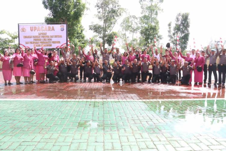 Kapolres Simalungun Pimpin Upacara Kenaikan Pangkat dan Pelepasan Purnabakti Personel Periode 1 Juli 2024