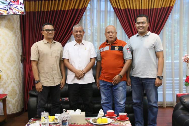 Ketua DPRD Suparto bersama Komunitas Pajero Indonesia One