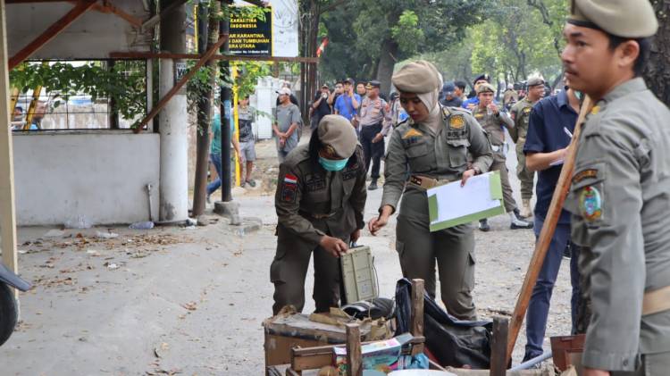 Pengosongan Lahan Badan Karantina Indonesia di Jln. A. H. Nasution Persuasif  Dan Humanisme