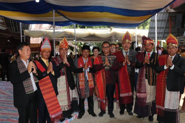 Peresmian Tugu Raja Dolok Saribu, Bupati Toba : Keturunan Bersatu Saling Membantu