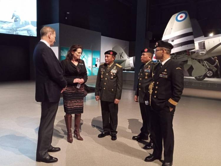 Asops Panglima TNI Kunjungi War Memorial Australia