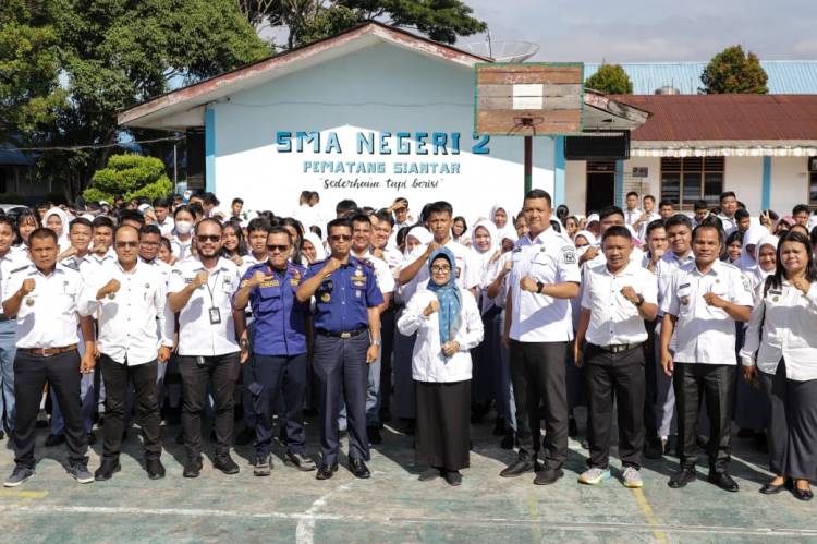 Disdamkarmat Sosialisasi dan Edukasi Pencegahan Kebakaran di SMAN 2 Siantar