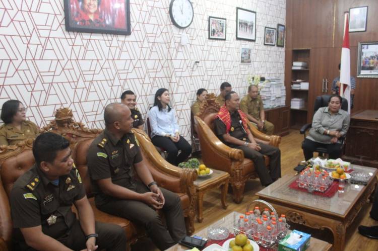 Tingkatkan Sinergitas, Kepala Kejari  Karo Darwis Burhansyah Sambangi DPRD Karo