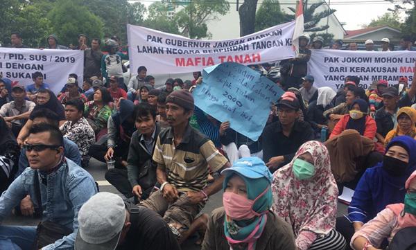 Demo di Kantor Gubsu, Warga Penggarap Eks HGU PTPN II Helvetia Tolak Putusan MA