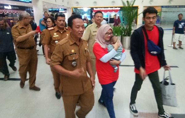 Sempat Tertahan di Malaysia, TKI Korban Penipua Asal Delitua  dan Bayinya Berhasil Dipulangkan 