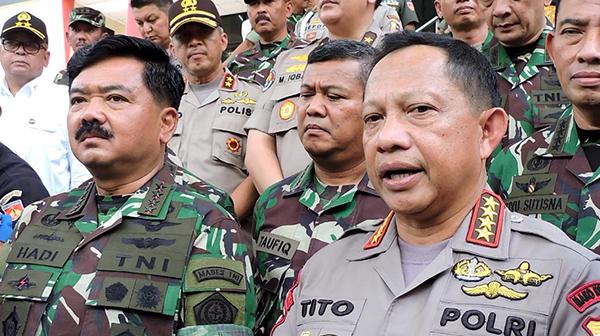 Polri di Bantu TNI  Menangkap Pelaku Pembakaran Hutan