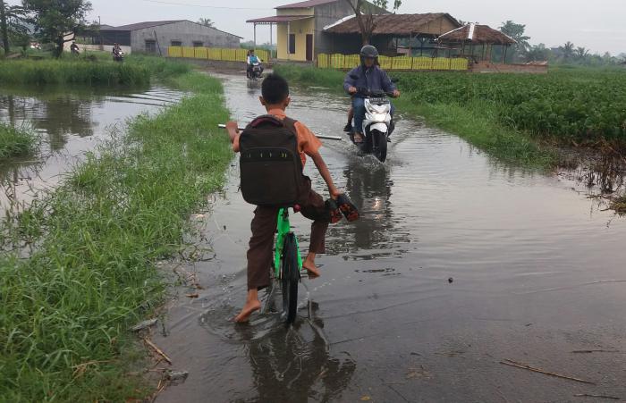 Jalan Bhakti Abri di Martubung Rusak Parah, Pemko Terkesan Tutup Mata