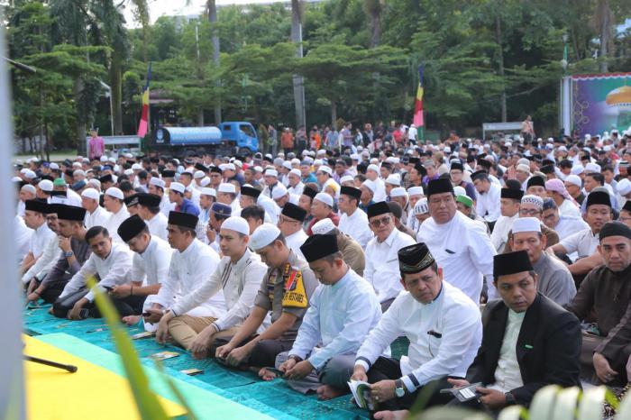 Kapolrestabes Medan Sholat Idul Adha  dilapangan Merdeka Medan