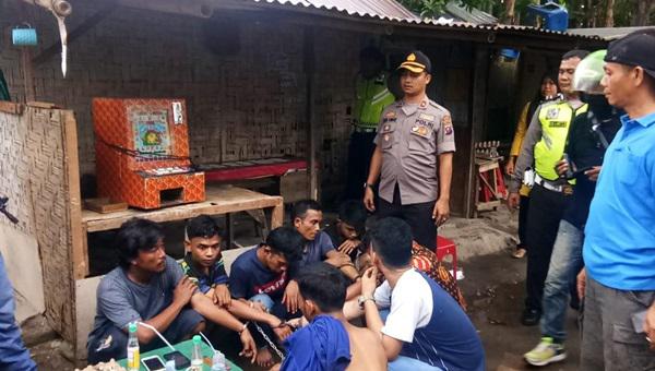 Grebek Dua Desa , Polsek Sunggal Sita Mesin Judi dan Amankan Sejumlah Warga