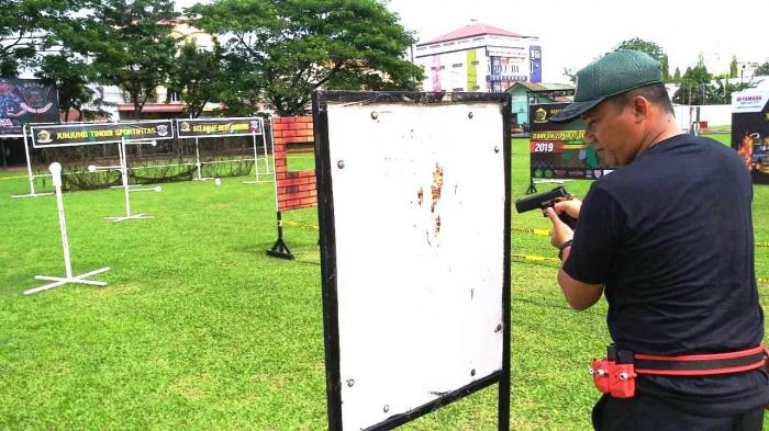 Komandan Kodim  0201/BS Sempatkan Berlatih Menembak Reaksi, Acara  Yonzipur 1/DD 