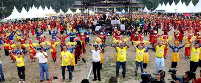 Wali Kota & Gubsu Lepas  Peserta Karnaval Budaya