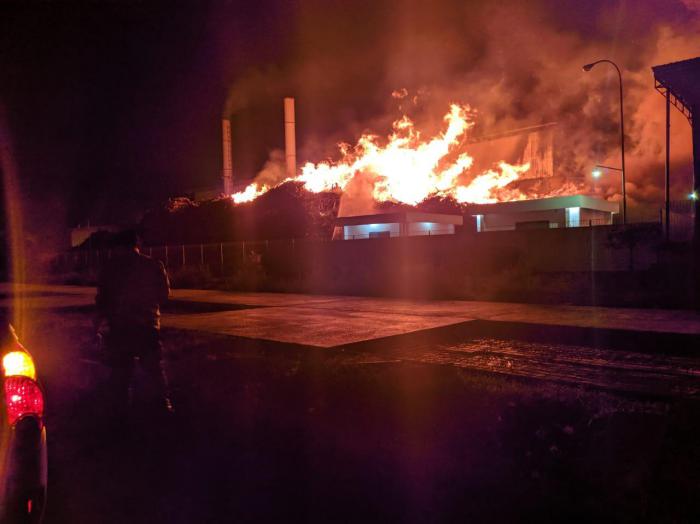 Puluhan Pekerja PT. Growth Asia Eboh Demgan Kobaran Api