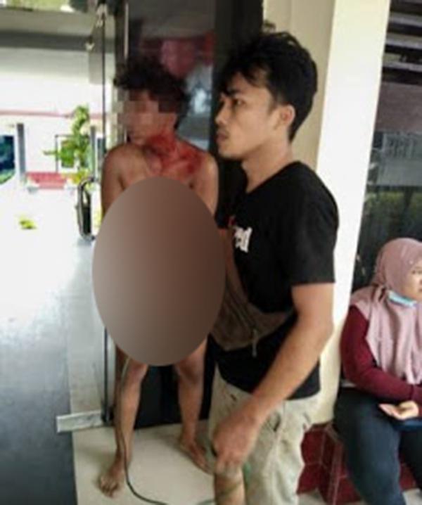 Pelaku Begal Tikam Korban, Diamuk Massa dan di Telanjangi