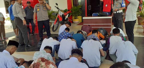 Razia Kasih Sayang di Belawan, Polisi Sita Berbagai Senjata Tajam dari Pelajar