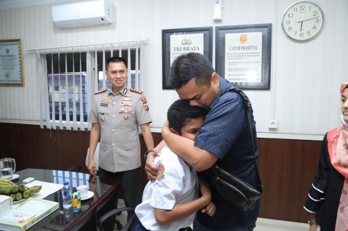 Polrestabes Medan Pertemukan Anak yang Dinyatakan Hilang Pada Orangtuanya