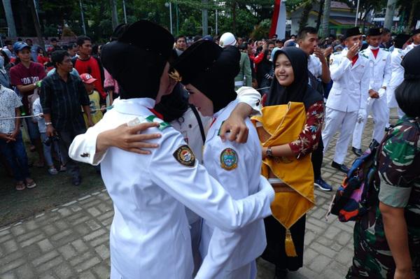 Kisah Nur Agita, Pembawa Baki Upacara HUT ke 74 RI di Lapangan Merdeka Medan