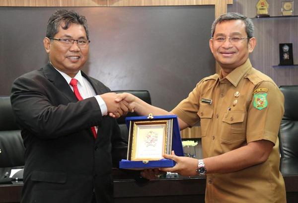 7 Ahli Majlis Negeri Sembilan Malaysia Kunjungi Balai Kota Medan