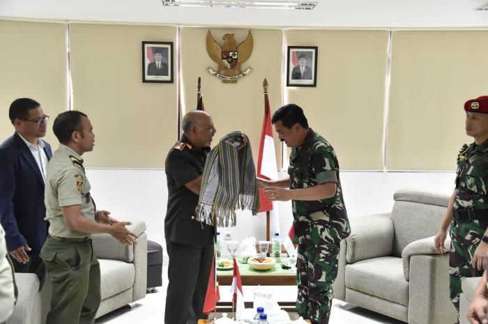 Panglima TNI Bertemu Pangab Timor Leste di Pos Lintas Batas Motaain NTT