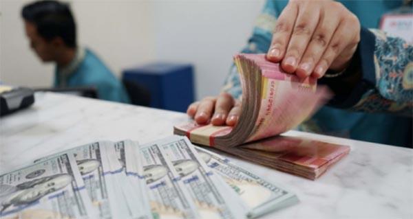 Nilai Tukar Rupiah Lemah Tak Berdaya ke Level Rp14.242/USD