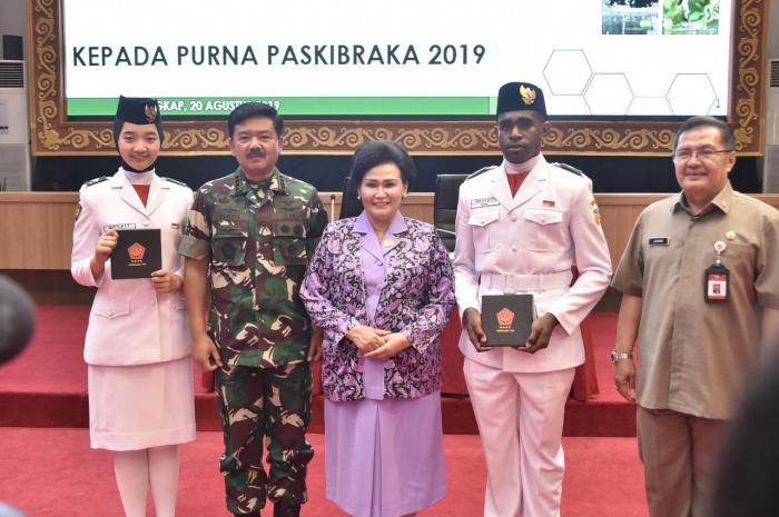 Panglima TNI Terima 68 Purna Paskibraka 2019