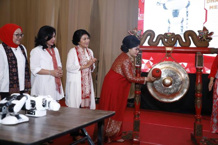 Ketum Dharma Pertiwi Buka Workshop Robotik Bagi Siswa TK dan SD