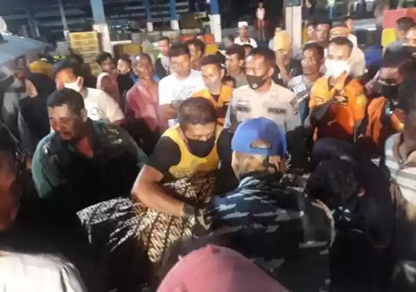 Jenazah Nelayan Mengapung ditengah Laut