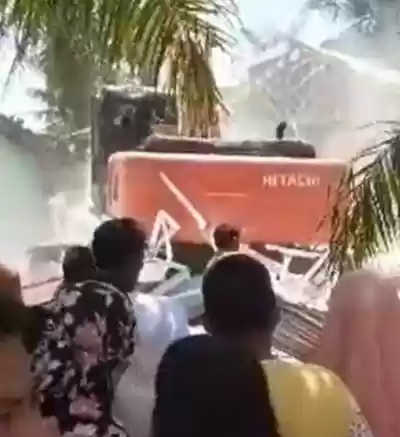 Baru Enam Bulan Menempati,  Rumah di Ekskavator Kenapa ya....? 