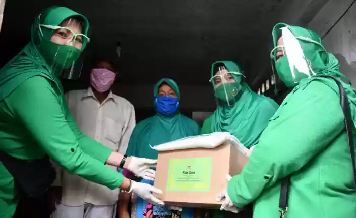 Menyambut HUT ke-75 RI, Persit KCK PD I/Bukit Barisan Gelar Baksos