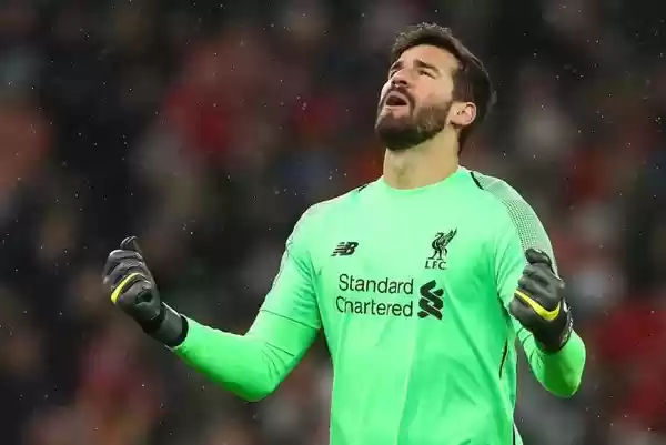 Alisson Rasakan Musim Paling Melelahkan, Rebut Juara