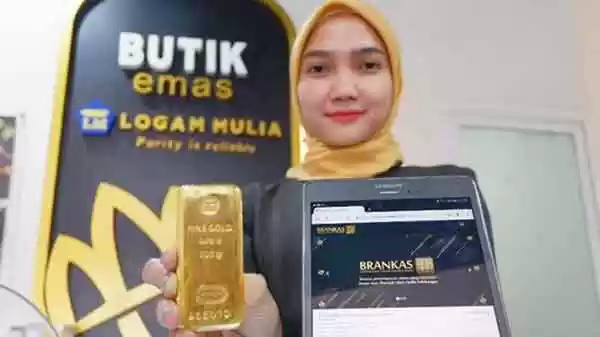 Harga Emas Antam Turun Rp30.000 Per Gram