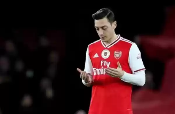 Ozil  direkrut dari Real Madrid dengan Mahar 47 euro Bergbung di Arsenal