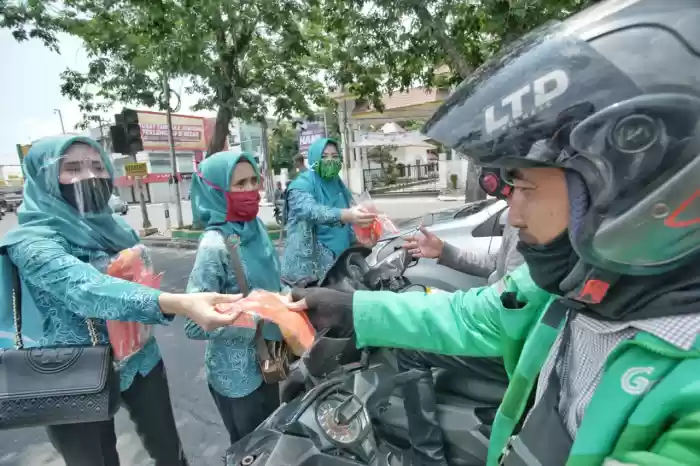 TP PKK Kota Medan & TP PKK Provinsi Sumut Bagikan Masker