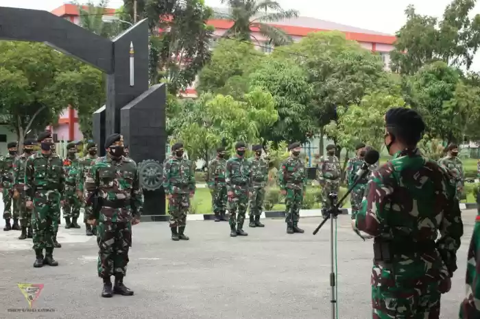 Tradisi Korps Penyambutan Warga Baru, Wadanyonkav 6/NK Diarak ke Kesatriaan Naik Anoa