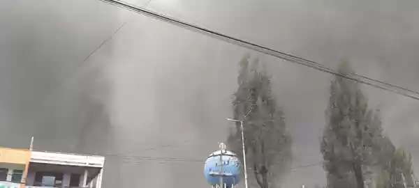 Senin Siang, Gunung Sinabung Erupsi Semburkan Abu Vulkanik 5000 Meter