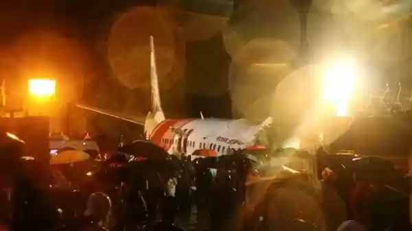 Kecelakaan Pesawat Terbelah Dua,Sedikitnya 16 Orang Meninggal Dunia
