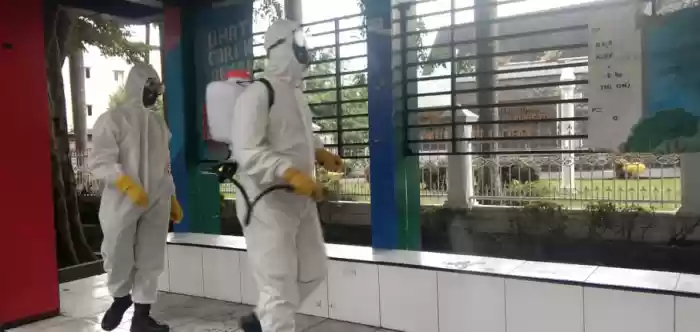 Meski Libur panjang, Sat Brimob Polda Sumut tetap Lakukan Penyemprotan Disinfektan 