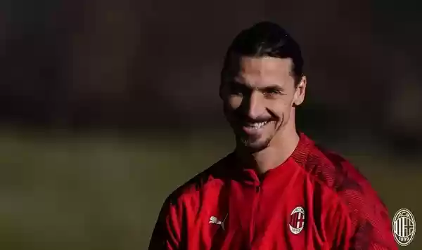 Zlatan Ibrahimovic Kontrak di AC Milan dengan nomor Punggung 11