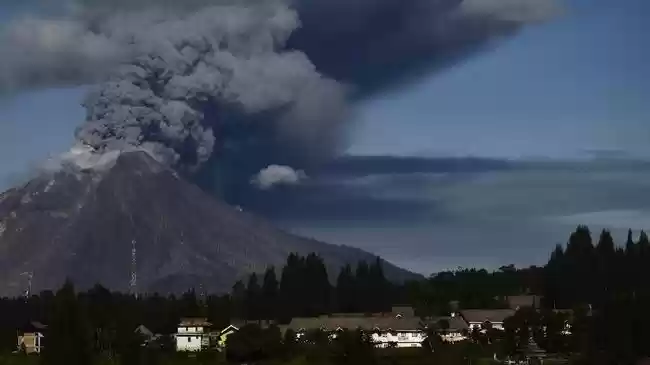 Erupsi Sinabung Semburkan Kolom Abu Sejauh 1.000 Meter