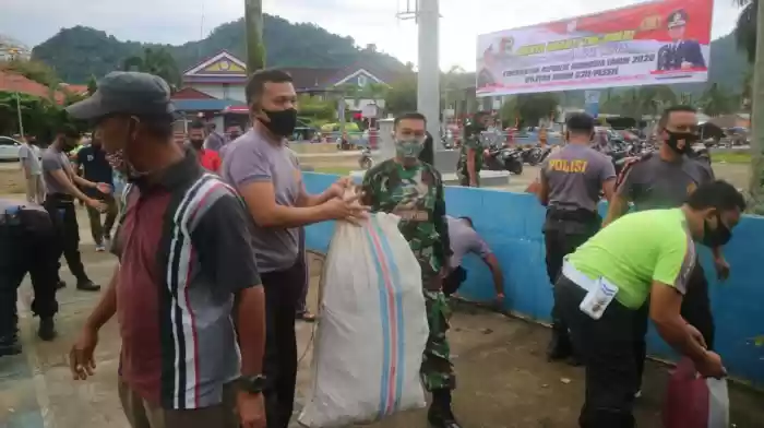 Sambut HUT RI Ke-75 Kodim 0311/Pessel Gelar Karya Bhakti TNI-POLRI