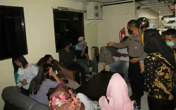 Petugas Polres PSP Jaring 5 Pasangan Mesum