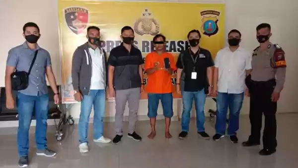 Sedang Transaksi, Pengedar Sabu Ini Pasrah Diboyong ke Kantor Polisi