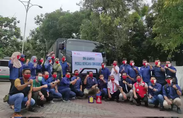 Melalui PMI, BNI Syariah Bantu 325 Paket Buat Pengungsi Sinabung
